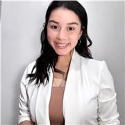 Profesora de inglés, impartiendo clases dinámicas a niños, jovenes y adultos